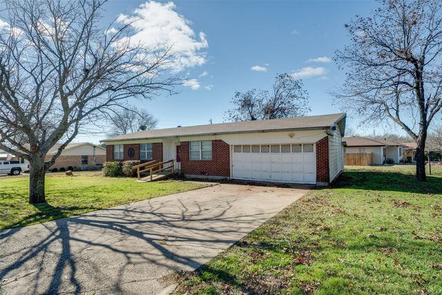 207 N King Street, Henrietta, TX 76365