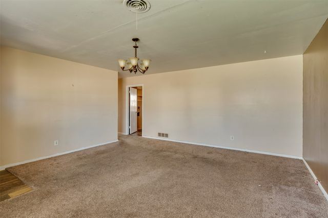 207 N King Street, Henrietta, TX 76365