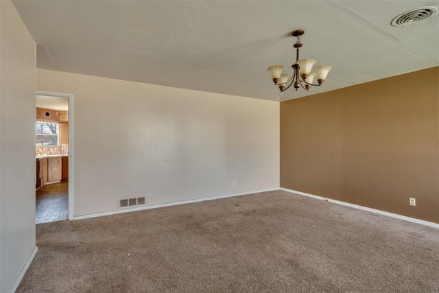 207 N King Street, Henrietta, TX 76365