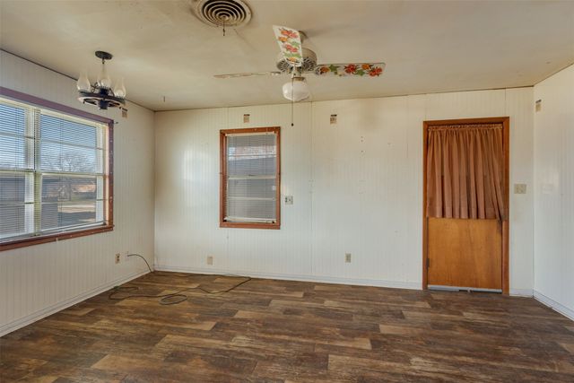 207 N King Street, Henrietta, TX 76365