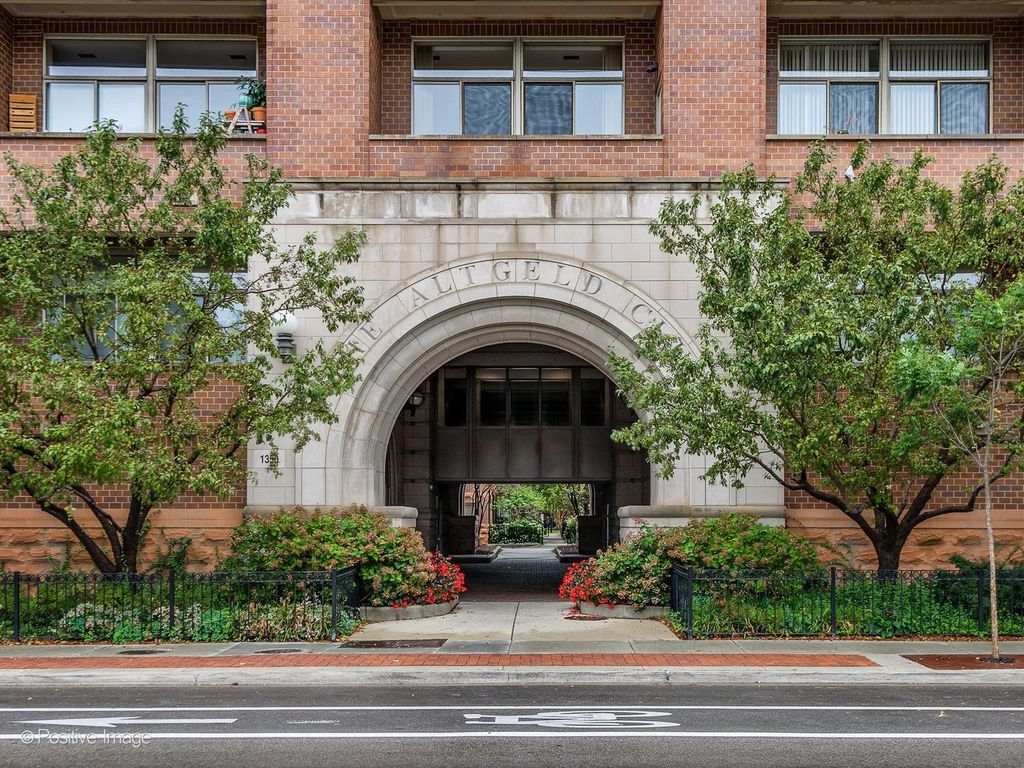 1350 W Fullerton Avenue 210, Chicago, IL 60614 — photo 2
