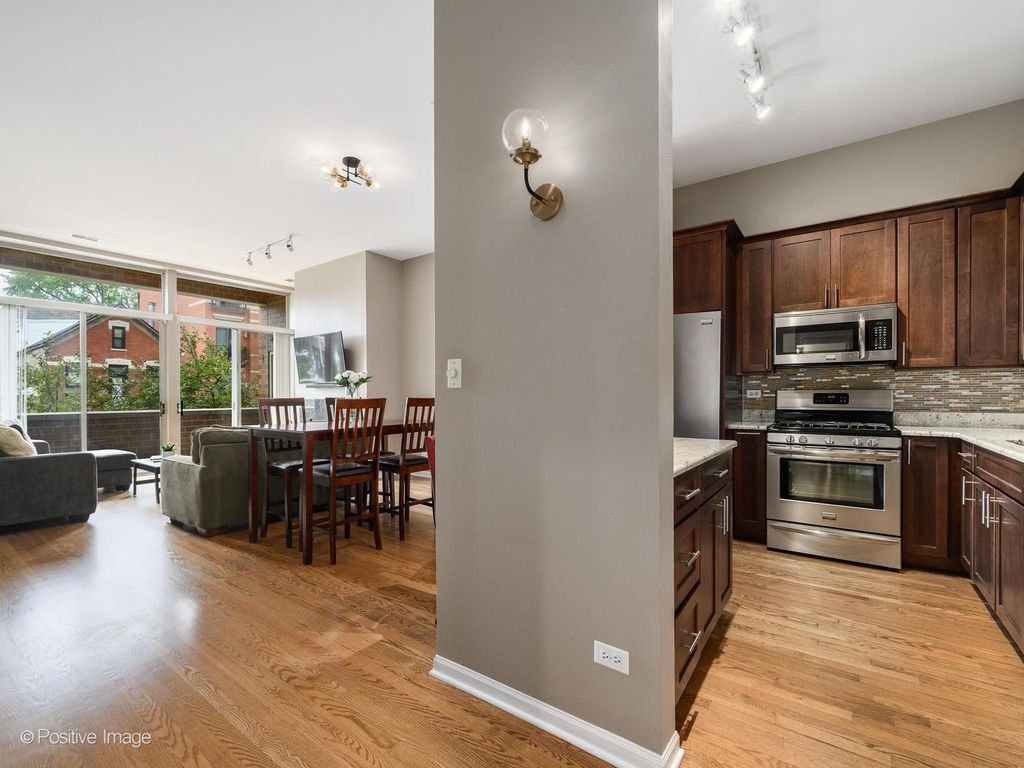 1350 W Fullerton Avenue 210, Chicago, IL 60614 — photo 3