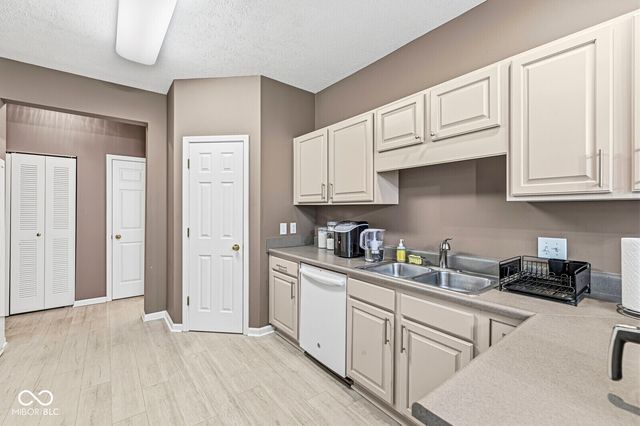 2363 Colfax Lane, Indianapolis, IN 46260