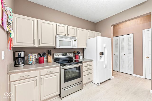 2363 Colfax Lane, Indianapolis, IN 46260