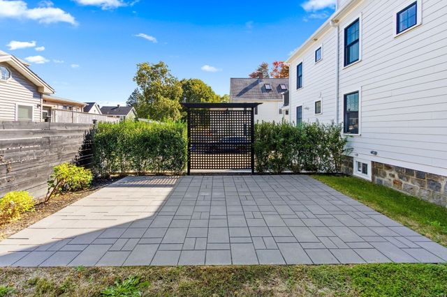 172-174 Blue Hill Ave 174, Milton, MA 02186
