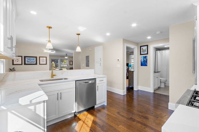 172-174 Blue Hill Ave 174, Milton, MA 02186