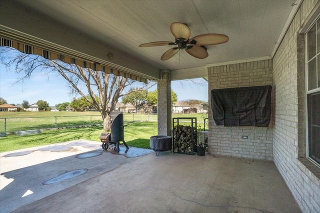 104 Firestone PL, Meadowlakes, TX 78654