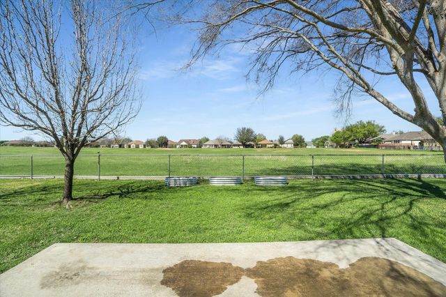 104 Firestone PL, Meadowlakes, TX 78654