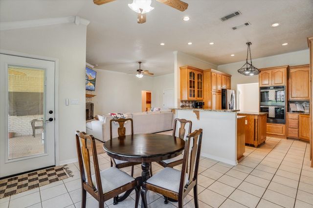 104 Firestone PL, Meadowlakes, TX 78654