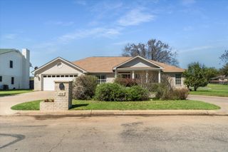 104 Firestone PL, Meadowlakes, TX 78654