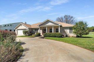 104 Firestone PL, Meadowlakes, TX 78654