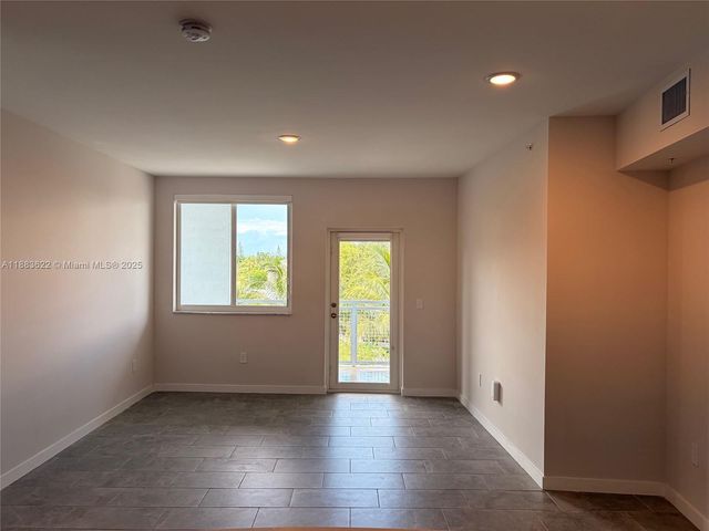 2500 SW 22nd Ter 310, Fort Lauderdale, FL 33312