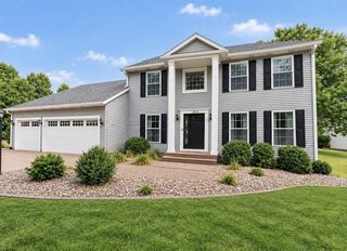 2520 Buckingham Avenue, Bettendorf, IA 52722