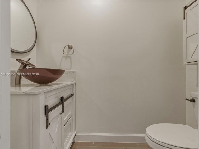 6011 Woods Edge Cir 6011, Riviera Beach, FL 33410