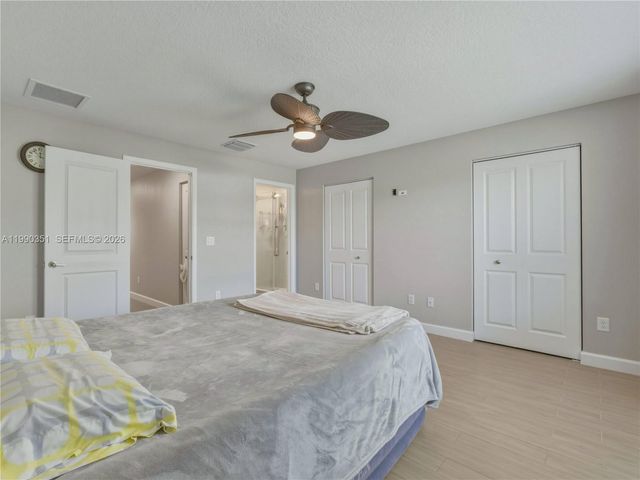 6011 Woods Edge Cir 6011, Riviera Beach, FL 33410