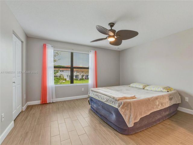 6011 Woods Edge Cir 6011, Riviera Beach, FL 33410