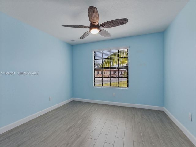 6011 Woods Edge Cir 6011, Riviera Beach, FL 33410