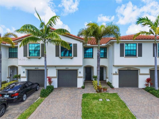 6011 Woods Edge Cir 6011, Riviera Beach, FL 33410