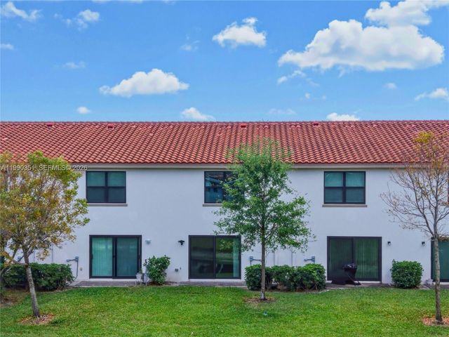 6011 Woods Edge Cir 6011, Riviera Beach, FL 33410