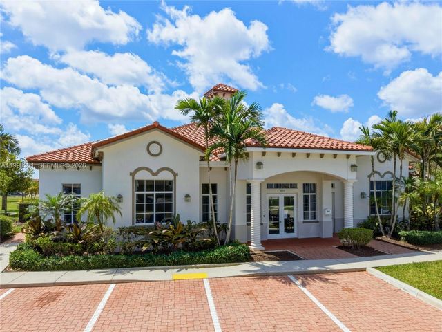 6011 Woods Edge Cir 6011, Riviera Beach, FL 33410