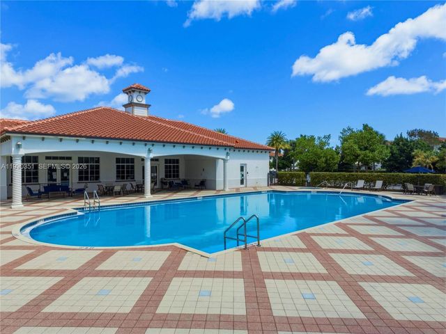 6011 Woods Edge Cir 6011, Riviera Beach, FL 33410