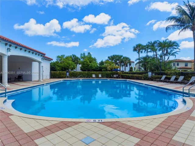 6011 Woods Edge Cir 6011, Riviera Beach, FL 33410