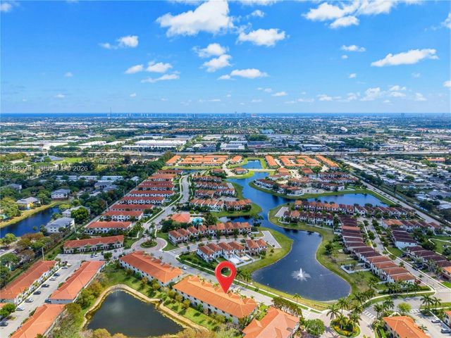 6011 Woods Edge Cir 6011, Riviera Beach, FL 33410