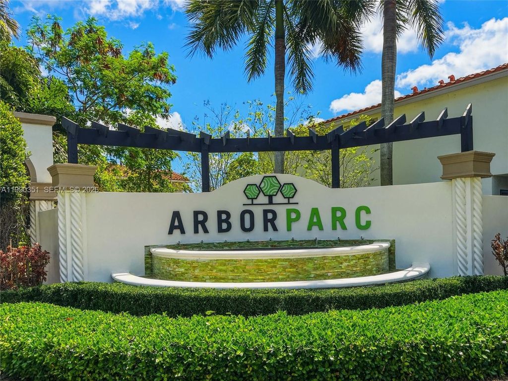 6011 Woods Edge Cir 6011, Riviera Beach, FL 33410