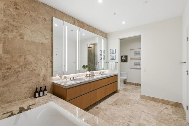 363 E Wacker Drive 4209, Chicago, IL 60601