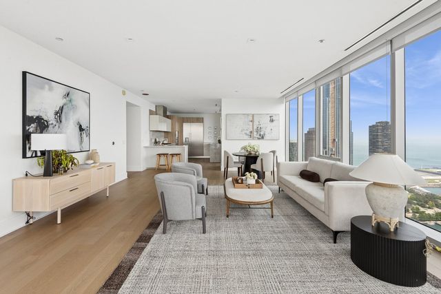 363 E Wacker Drive 4209, Chicago, IL 60601
