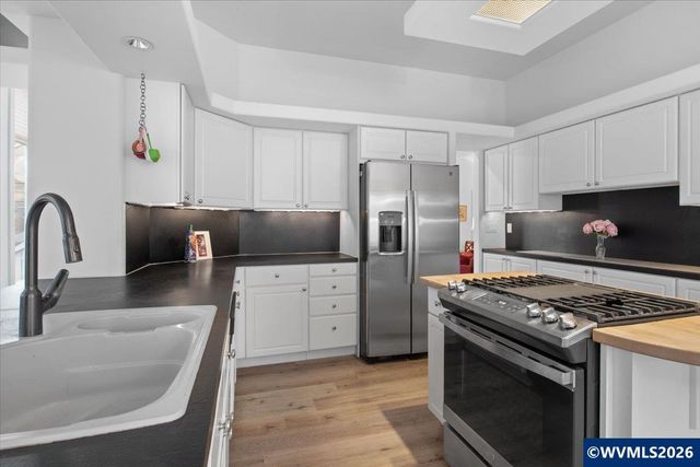 1746 Sunburst Ter NW, Salem, OR 97304