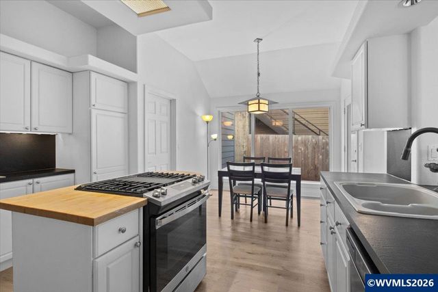 1746 Sunburst Ter NW, Salem, OR 97304