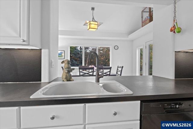 1746 Sunburst Ter NW, Salem, OR 97304