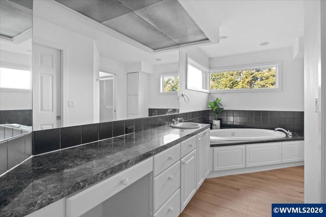 1746 Sunburst Ter NW, Salem, OR 97304