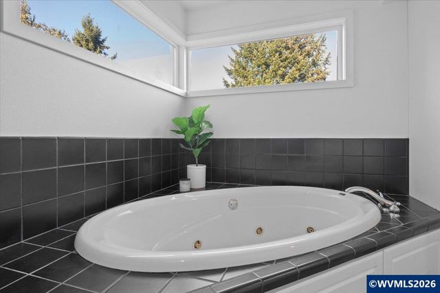 1746 Sunburst Ter NW, Salem, OR 97304