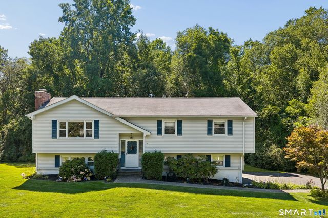 18 Woodcreek Road, Brookfield, CT 06804