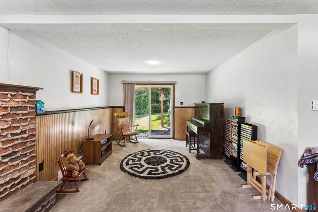 18 Woodcreek Road, Brookfield, CT 06804