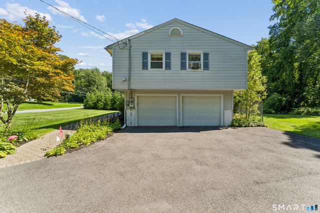 18 Woodcreek Road, Brookfield, CT 06804