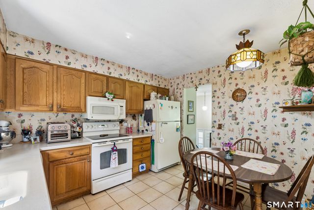 18 Woodcreek Road, Brookfield, CT 06804