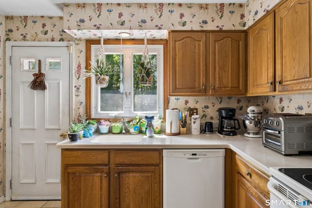 18 Woodcreek Road, Brookfield, CT 06804