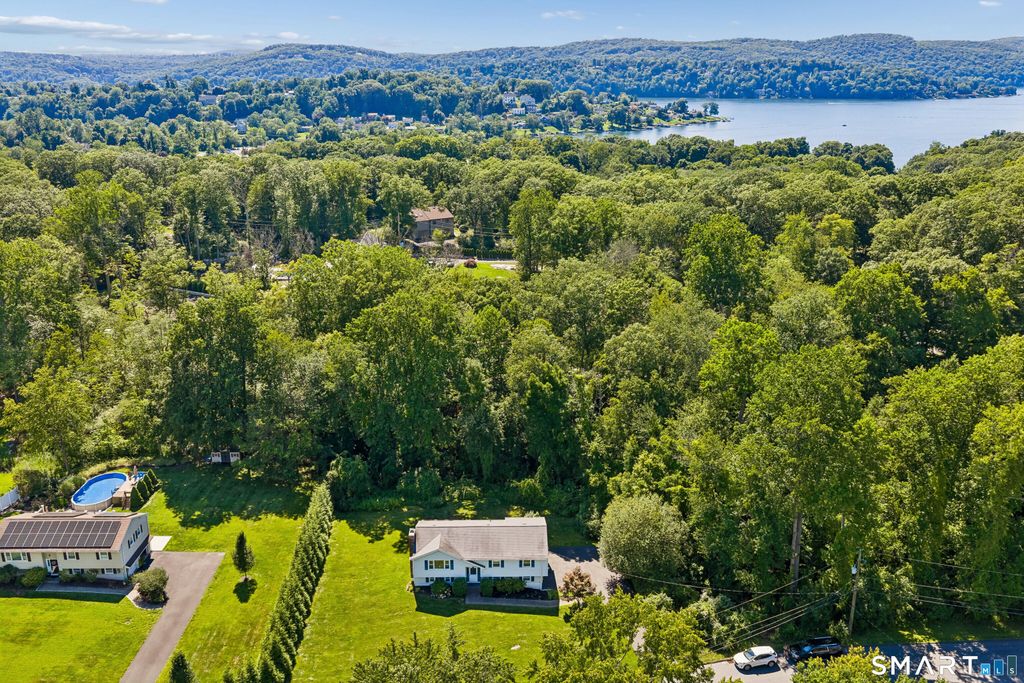 18 Woodcreek Road, Brookfield, CT 06804