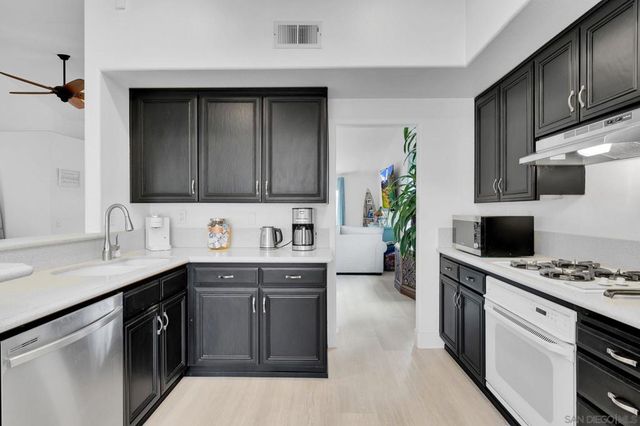 5521 Daybreak Ct, Oceanside, CA 92057