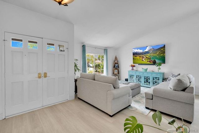 5521 Daybreak Ct, Oceanside, CA 92057