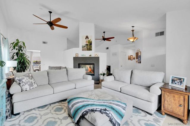 5521 Daybreak Ct, Oceanside, CA 92057