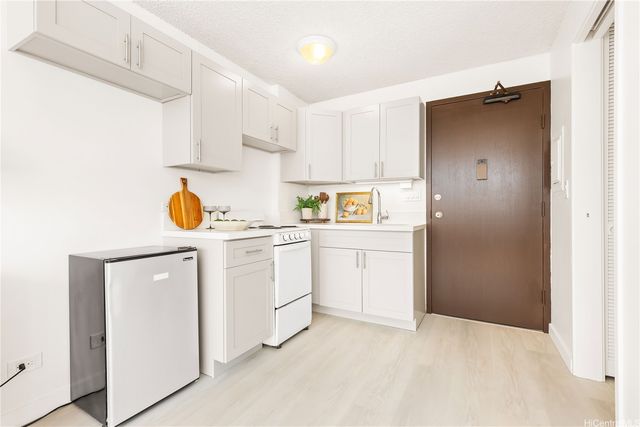 1560 Kanunu Street 1401, Honolulu, HI 96814