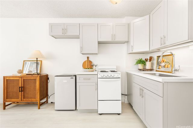 1560 Kanunu Street 1401, Honolulu, HI 96814