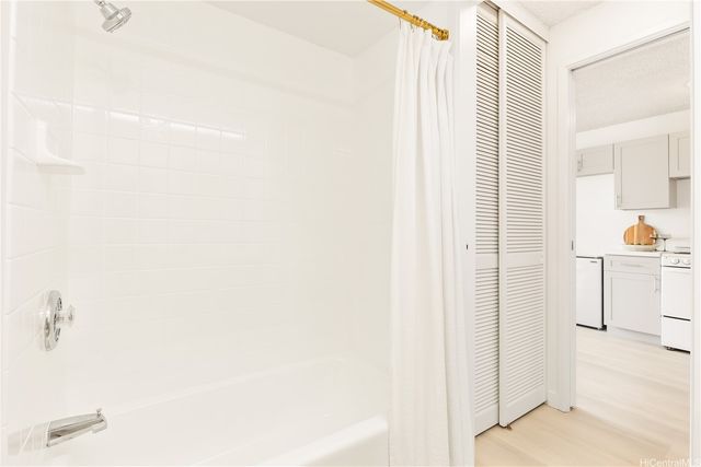 1560 Kanunu Street 1401, Honolulu, HI 96814
