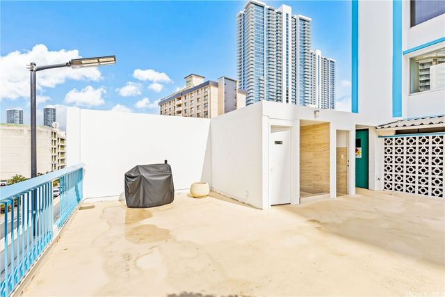 1560 Kanunu Street 1401, Honolulu, HI 96814