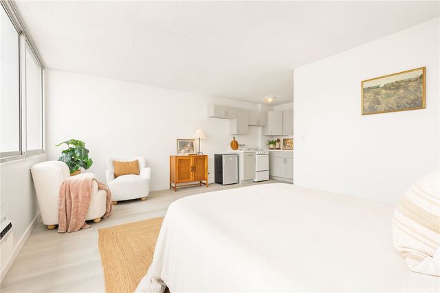 1560 Kanunu Street 1401, Honolulu, HI 96814