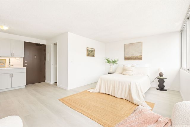 1560 Kanunu Street 1401, Honolulu, HI 96814